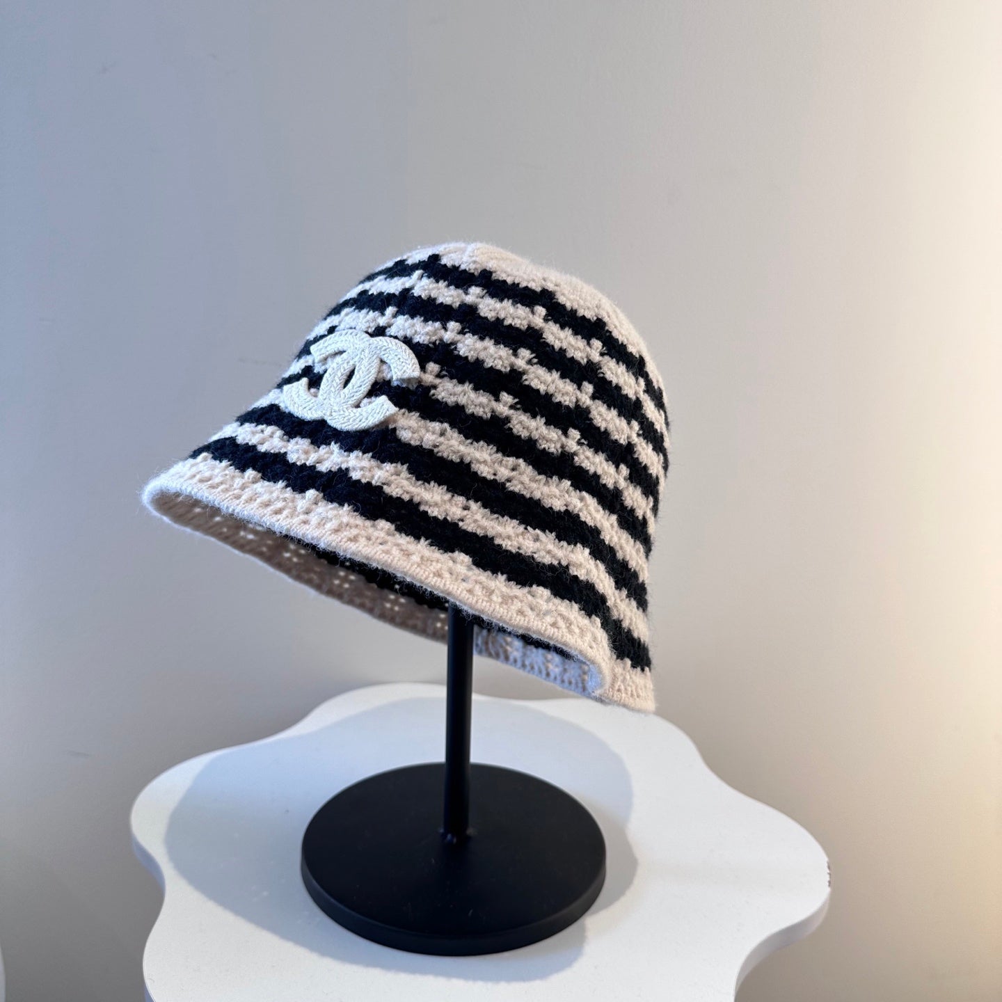 Chanel Simple New Fisherman's White Black in Wool Knitting 960051