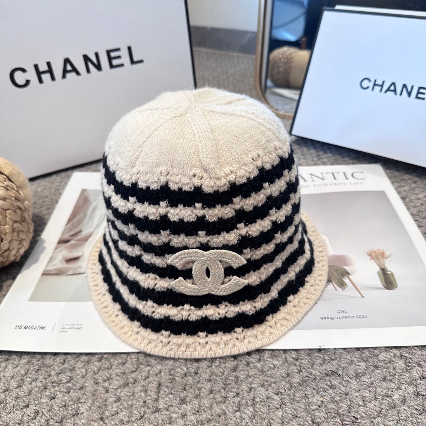 Chanel Simple New Fisherman's White Black in Wool Knitting 960051