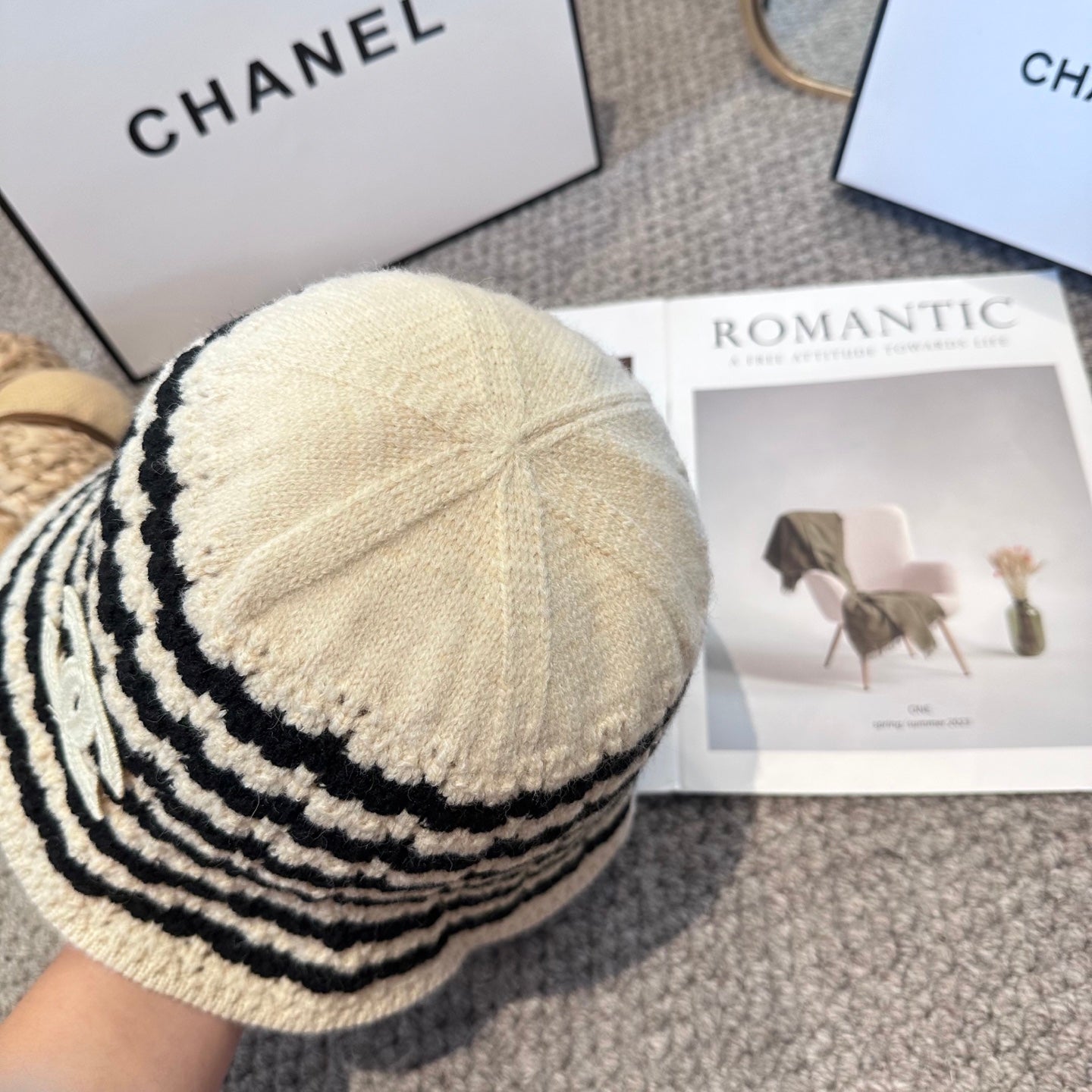 Chanel Simple New Fisherman's White Black in Wool Knitting 960051