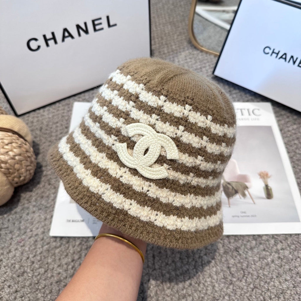 Chanel Simple New Fisherman's Brown White  in Wool Knitting 960052