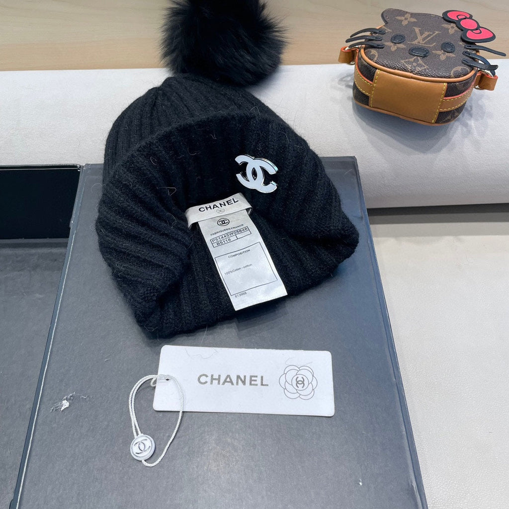 Chanel Women's Knitted Black Hat 980323