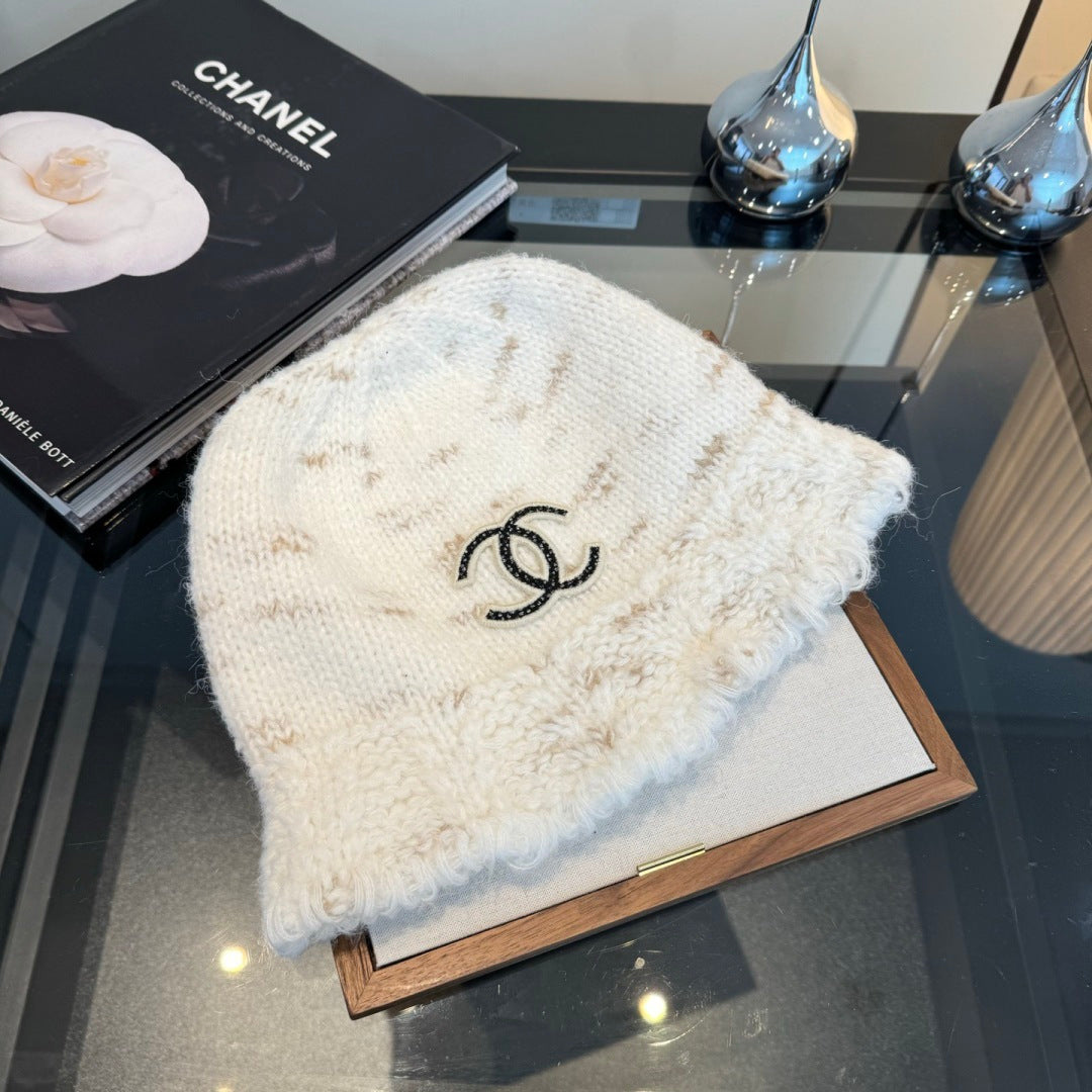Chanel New Knitted Bucket Hat White in Fibrous 980143