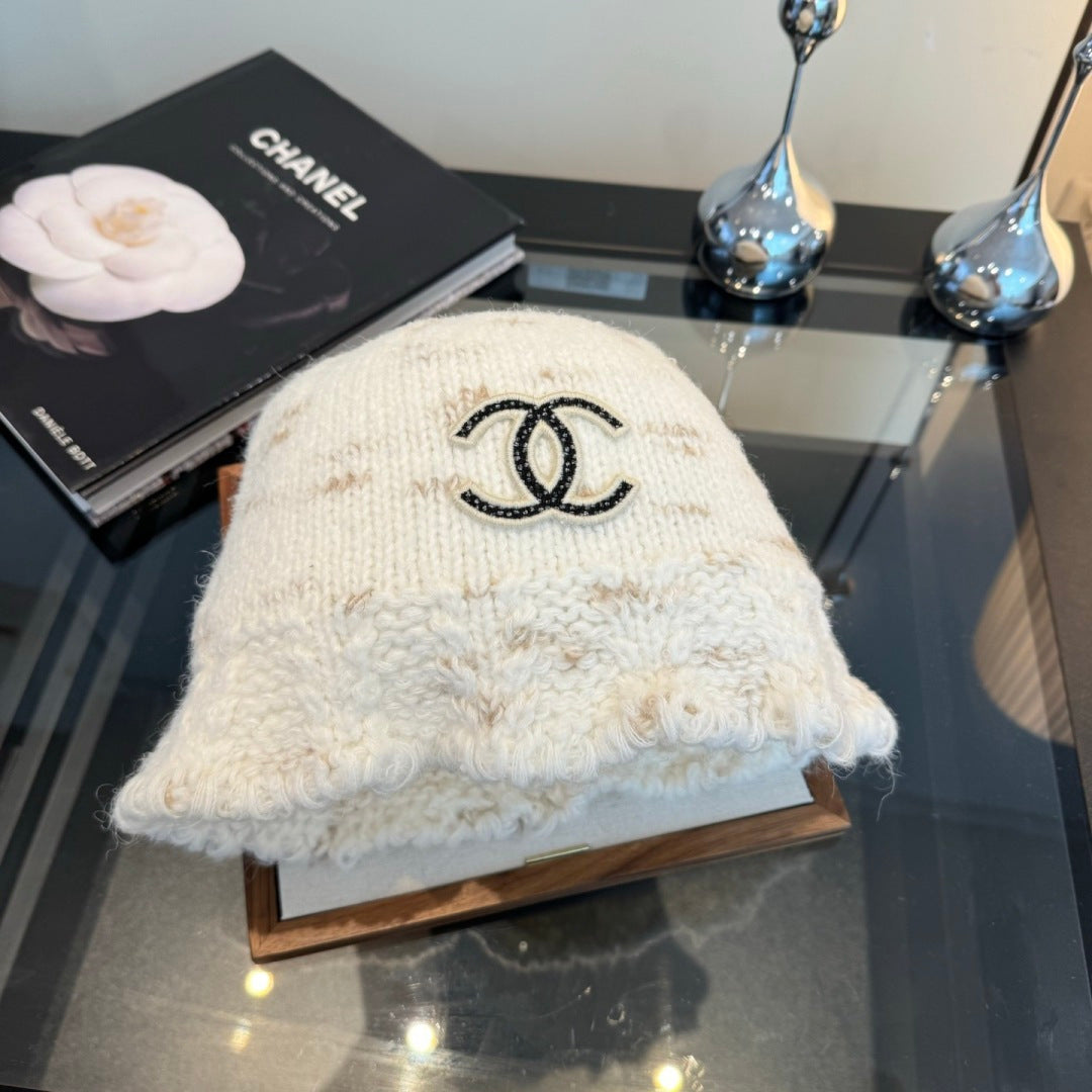 Chanel New Knitted Bucket Hat White in Fibrous 980143