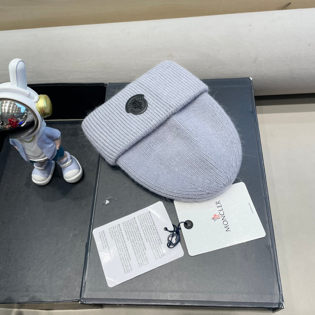 Moncler Classic Powder Blue Knit Hat in Cashmere 980194