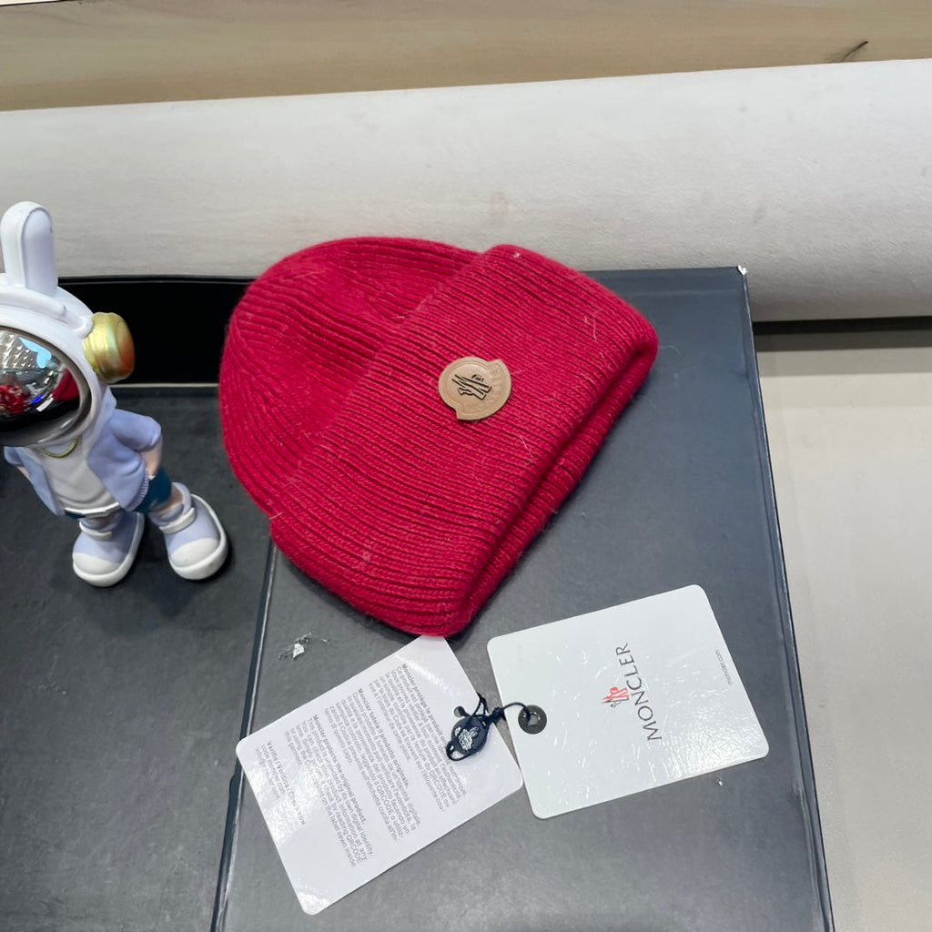 Moncler Classic Red Knit Hat in Cashmere 980193