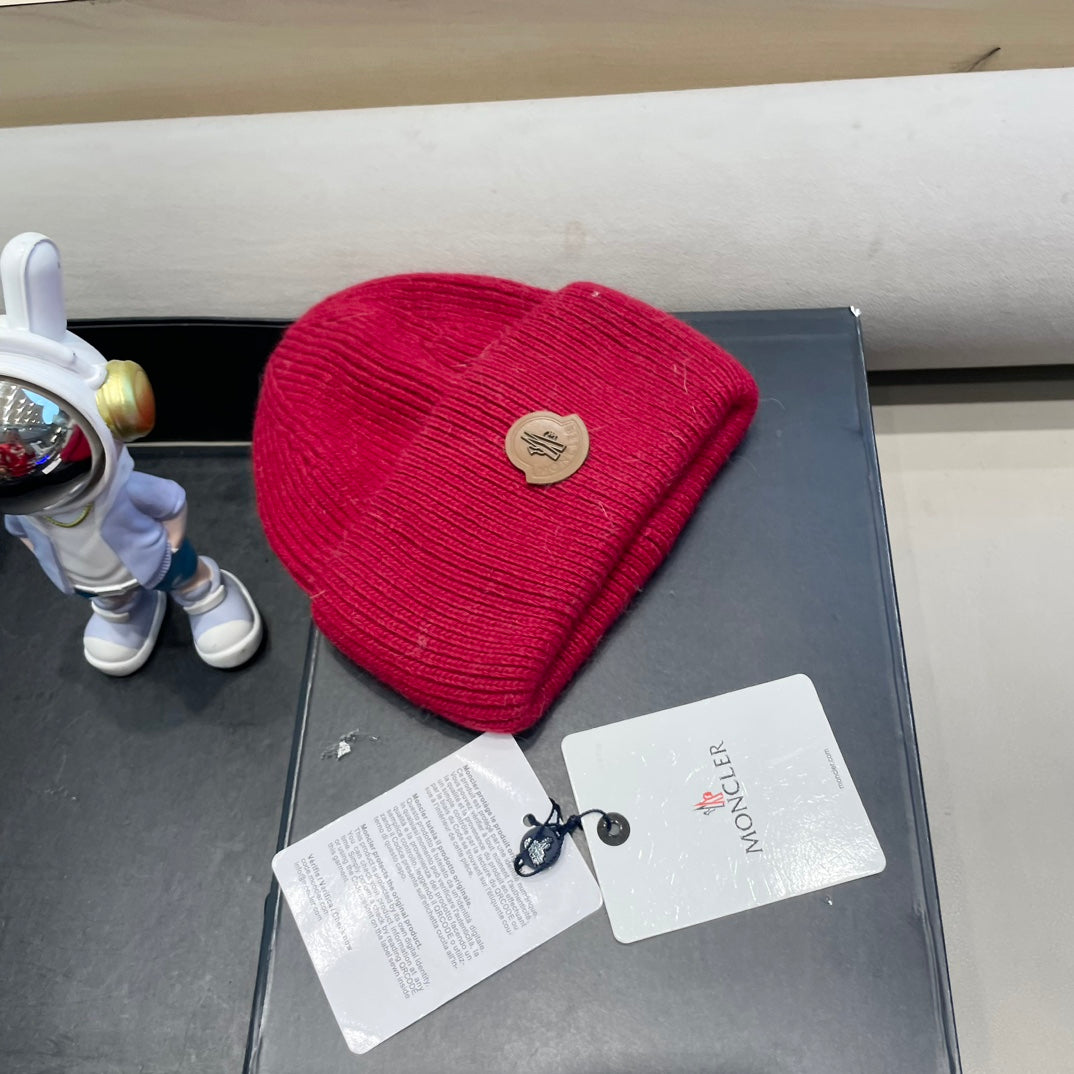 Moncler Classic Red Knit Hat in Cashmere 980193