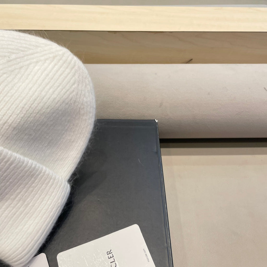 Moncler Classic White Knit Hat in Cashmere 980190