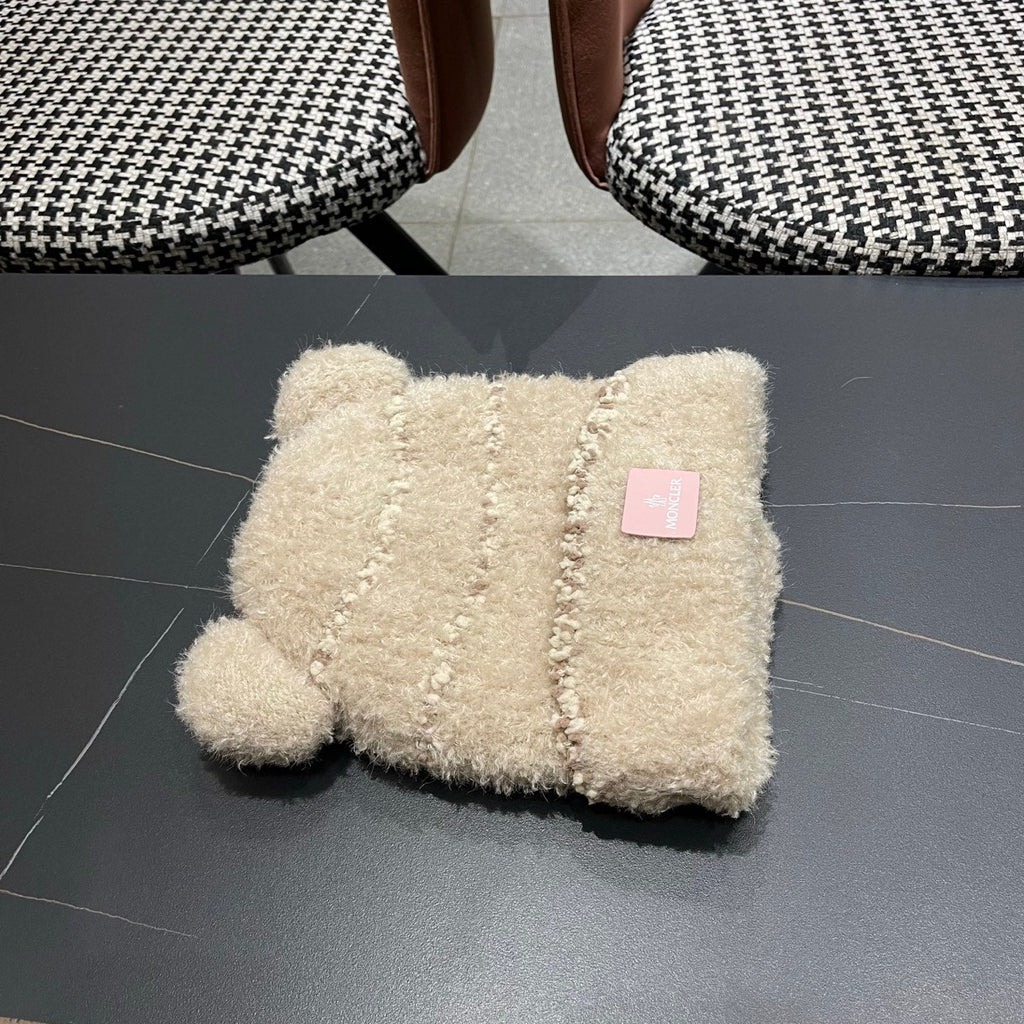 Moncler Cute Bear Fleece-Lined Warm Knitted Beige Hat 980001