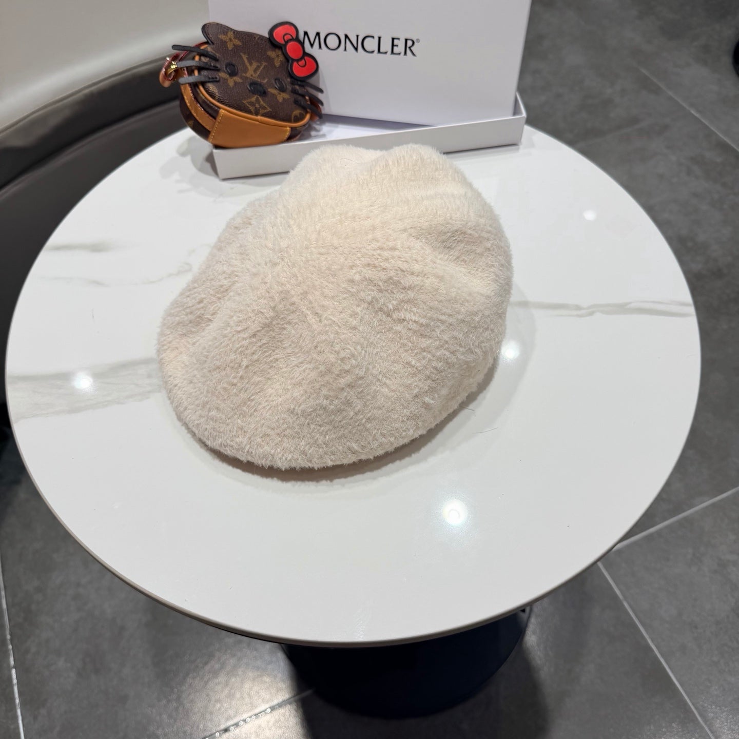 Prada 25 Iceland Beret White in Cashmere 125816