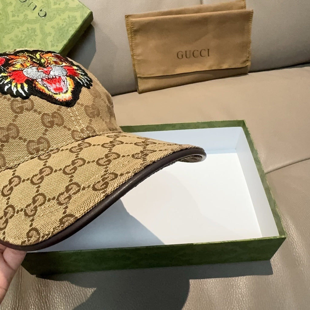 Gucci Baseball Cap with Tiger Print Brown in Canvas 193857