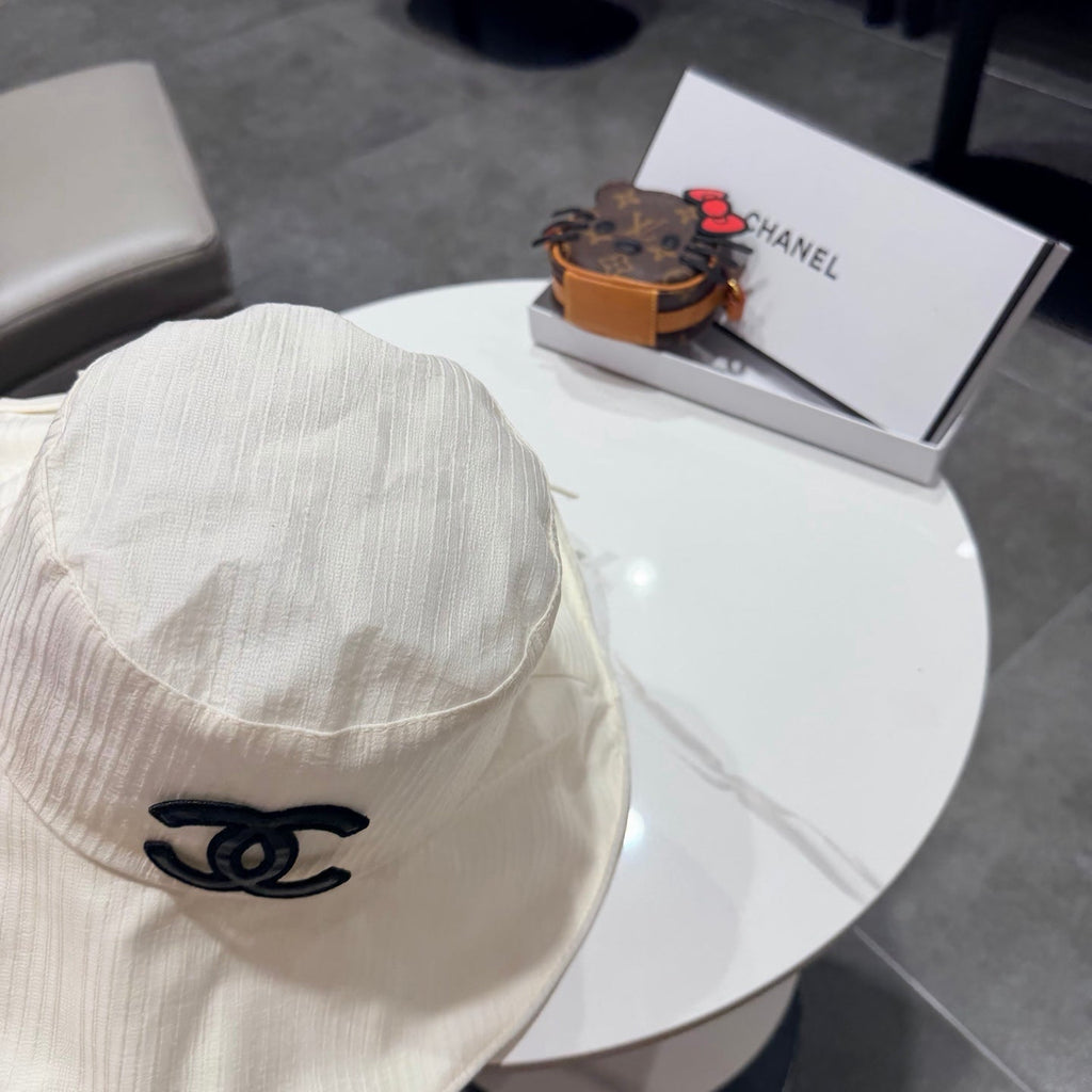 Chanel Wide-brimmed Bucket Hat White in Cloth 192258
