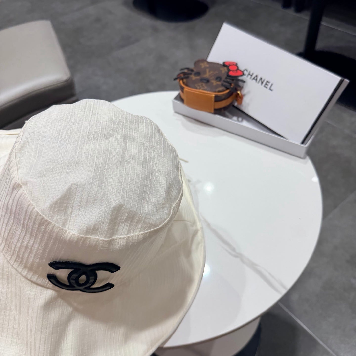 Chanel Wide-brimmed Bucket Hat White in Cloth 192258