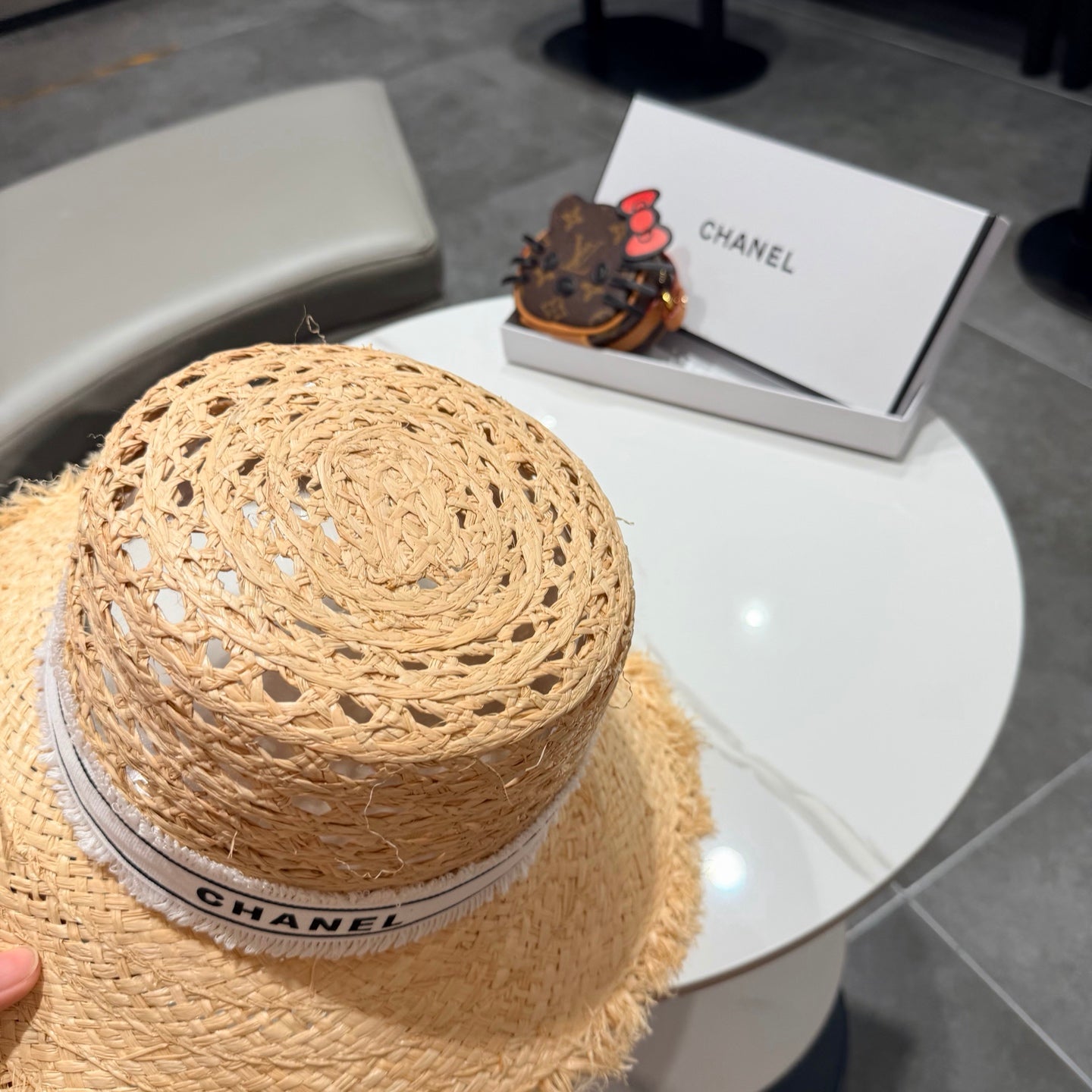 Chanel Straw hat Beige White in Raffia 197754