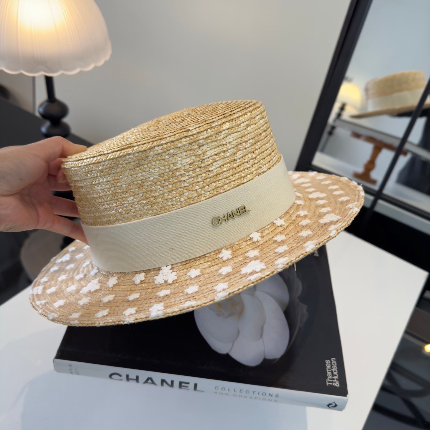 Chanel Beige White Raffia straw hat 205378