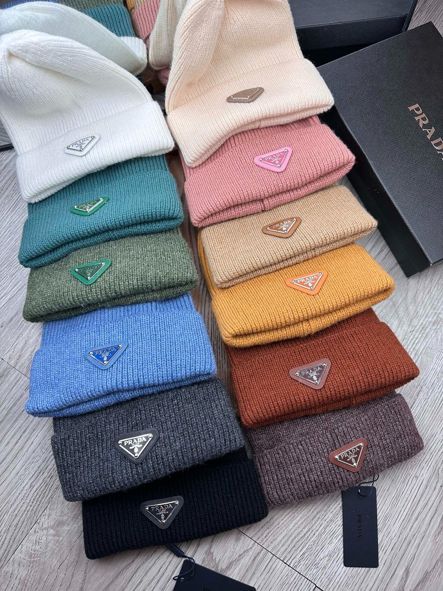 BEANIE HAT IN BLACK WOOL 332393