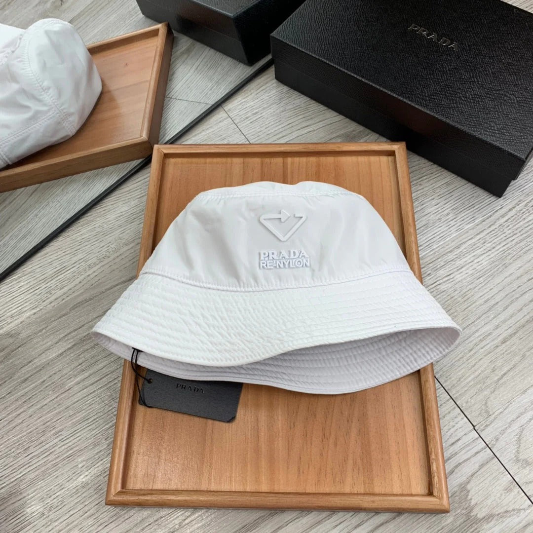 BUCKET HAT IN WHITE RE-NYLON 234104
