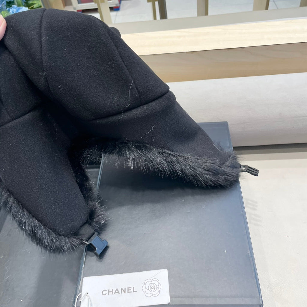 TRAPPER HAT IN BLACK SUEDE AND LAMB FUR 429972