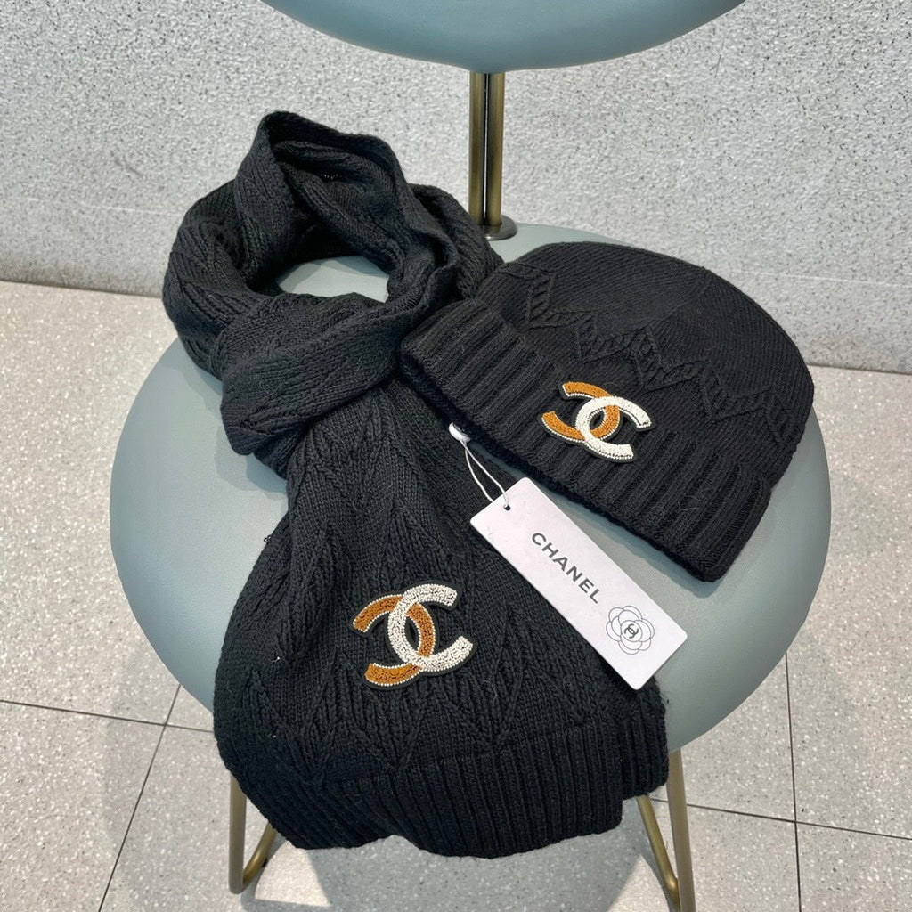 SET HAT AND SCARF IN BLACK WOOL 420823