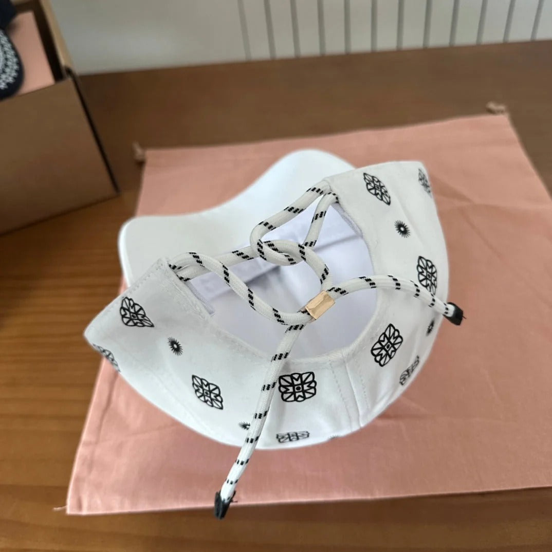 MM BASEBALL CAP IN WHITE WITH WHITE EMBROIDERED PATTERN