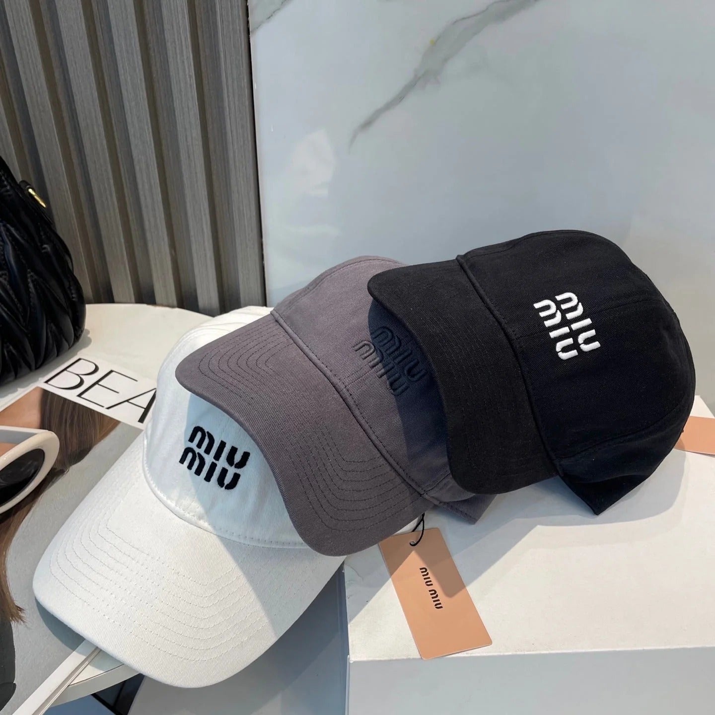 MM BASEBALL CAP IN GREY FABRIC BRAND EMBROIDERY