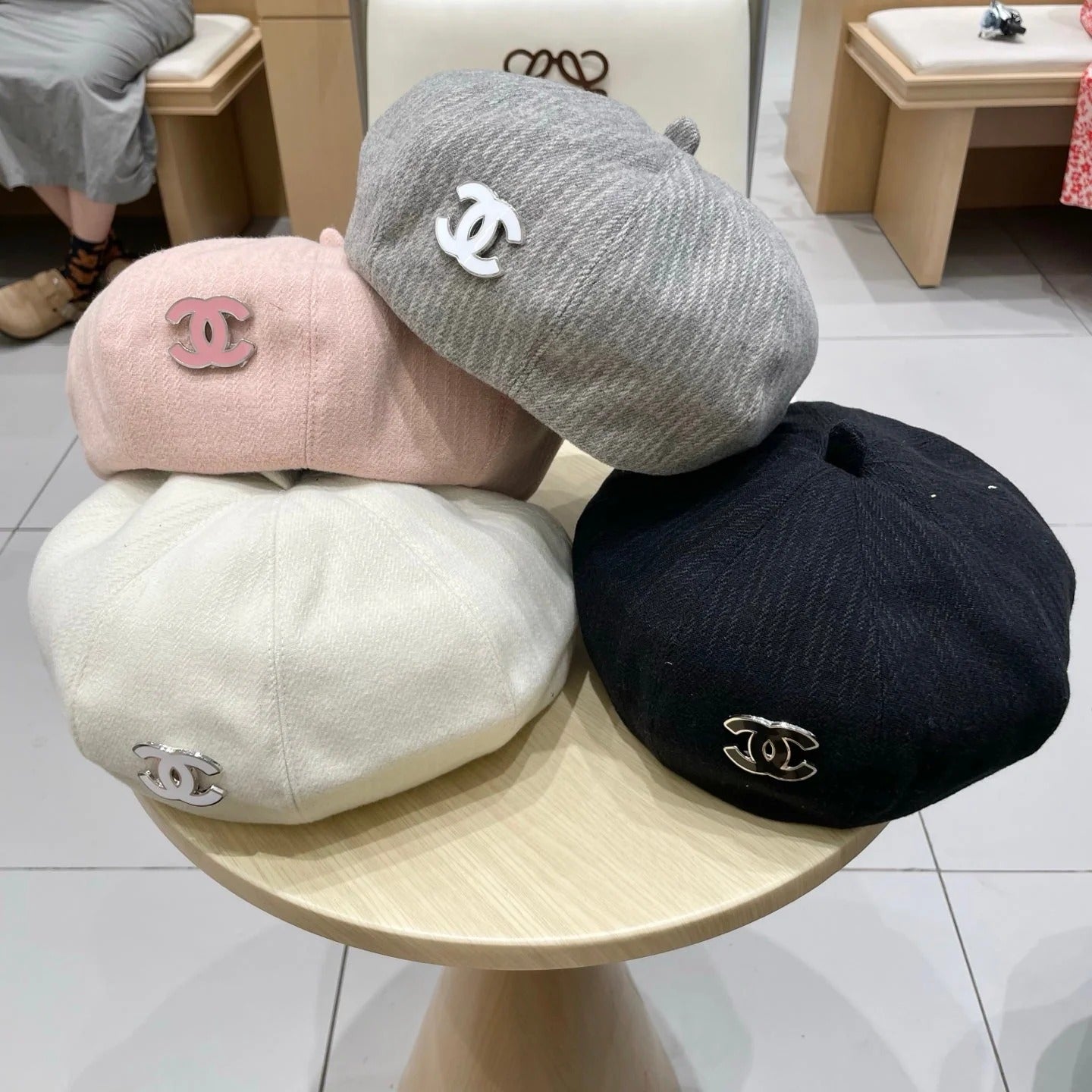 BERET HAT BLACK WITH LOGO 672662