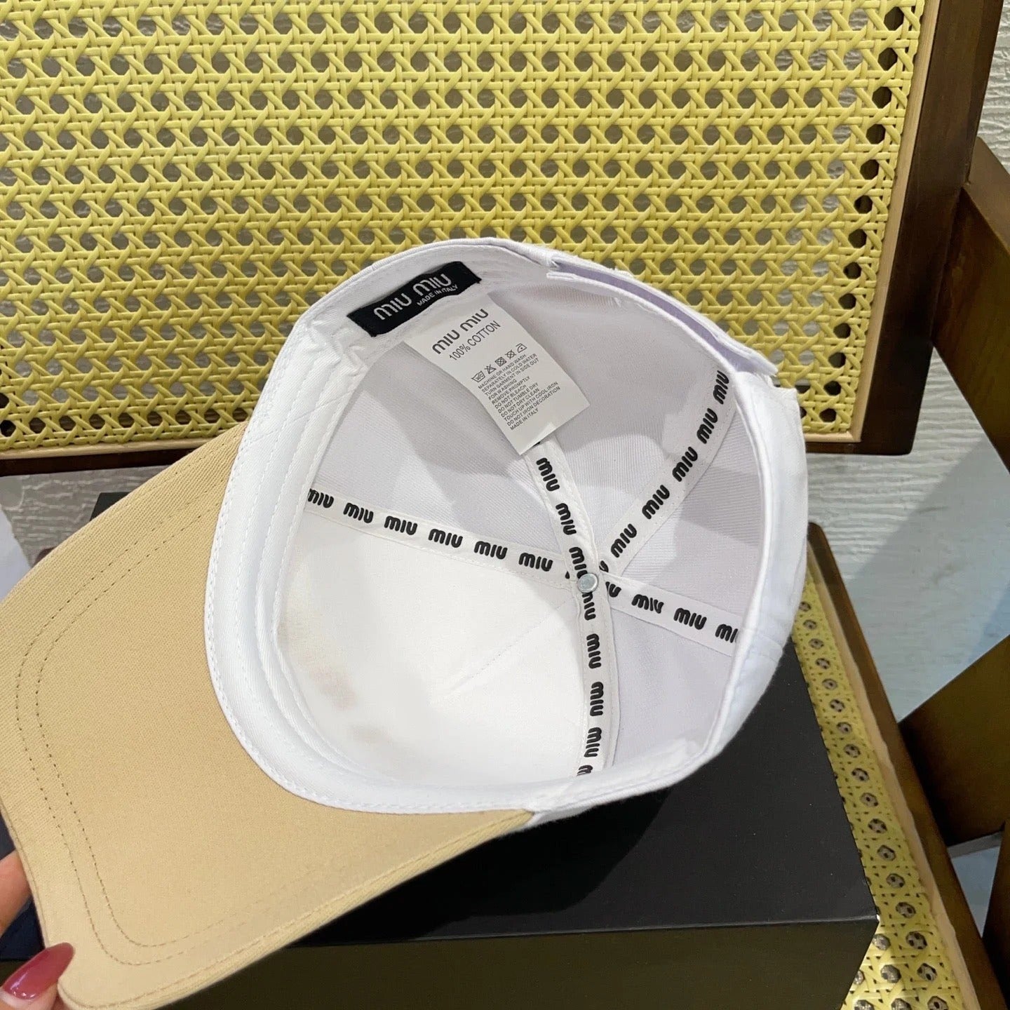 MM BASEBALL CAP IN WHITE MIX BEIGE FABRIC WITH LOGO EMBROIDERY
