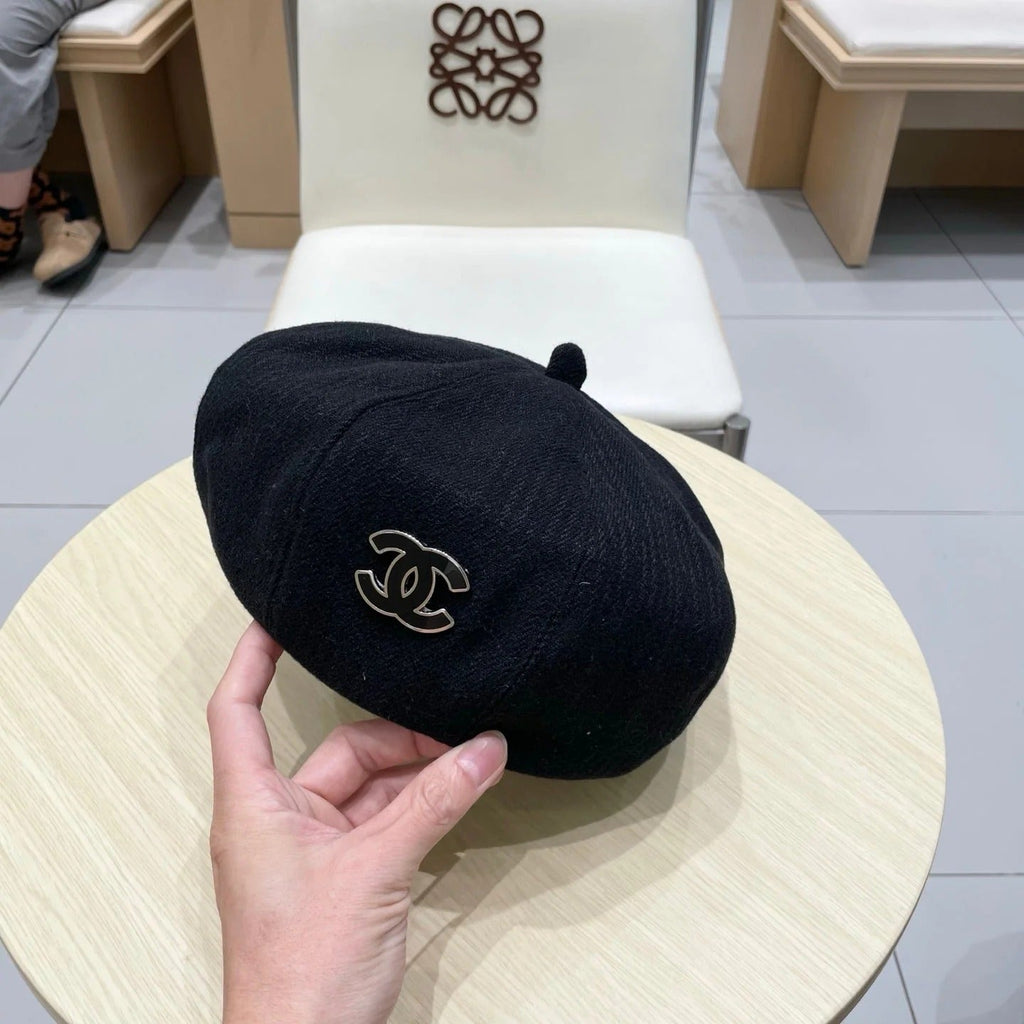 BERET HAT BLACK WITH LOGO 672662
