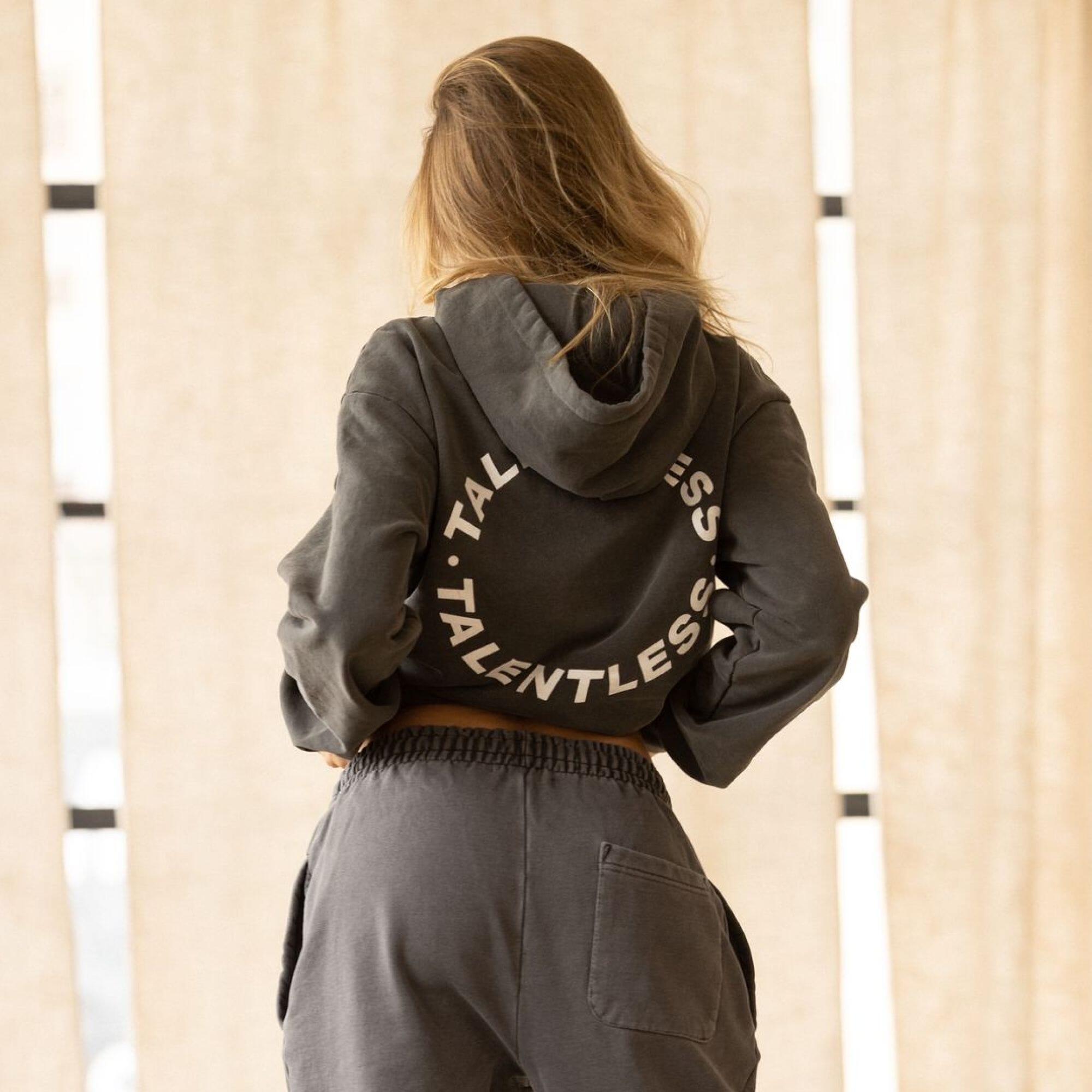 WOMENS CIRCLE LOGO HOODIE
